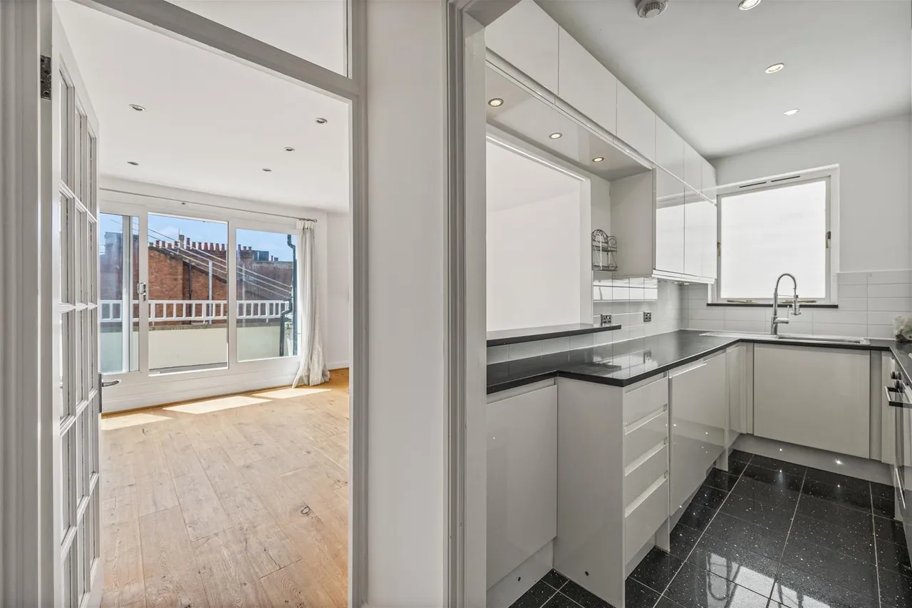 Broadhurst Gardens South Hampstead, London NW6 3QT, photo 9