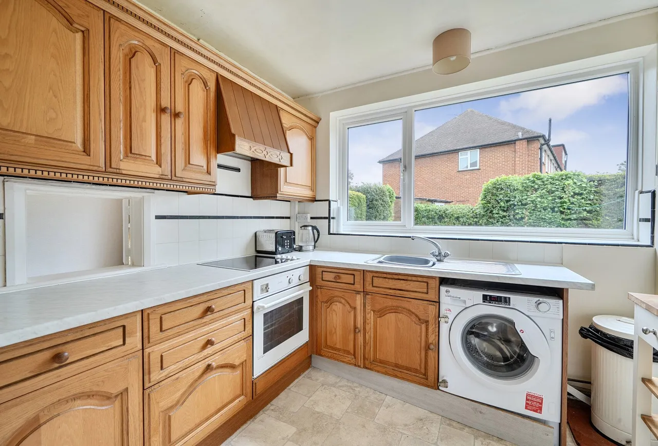 Downfield, Worcester Park, KT4 7LE, photo 9
