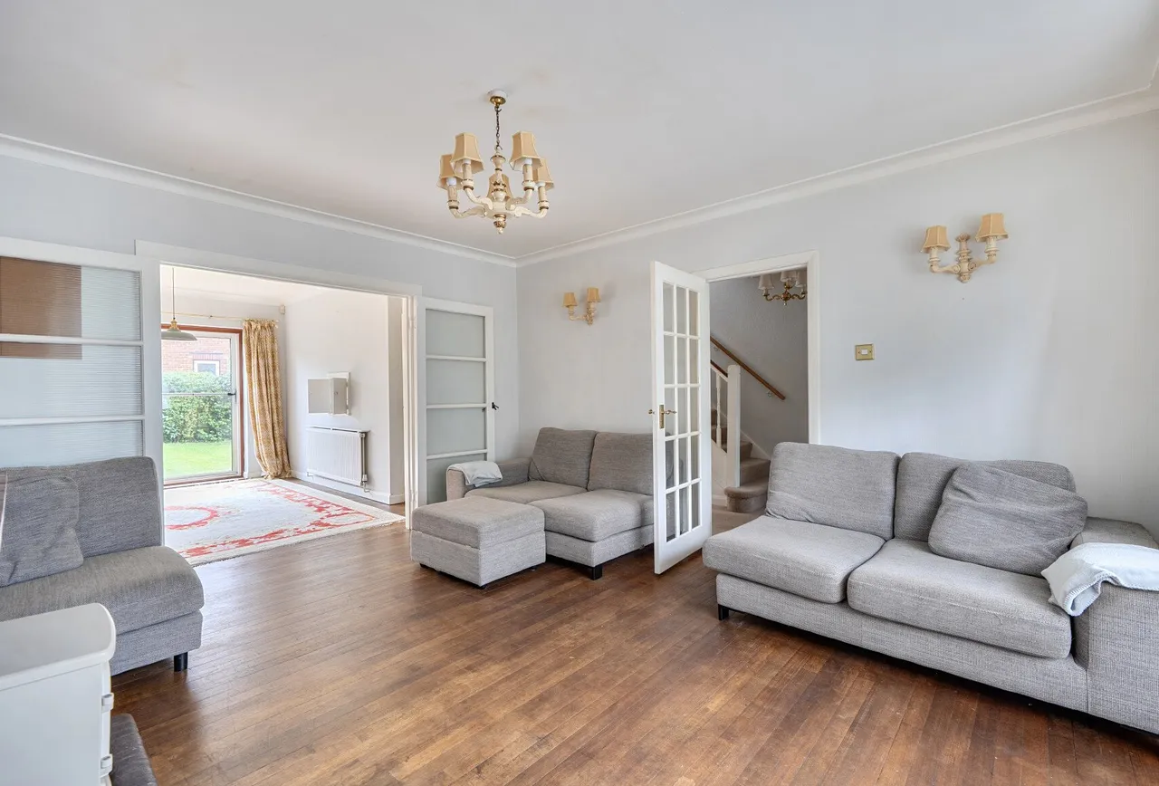 Downfield, Worcester Park, KT4 7LE, photo 2