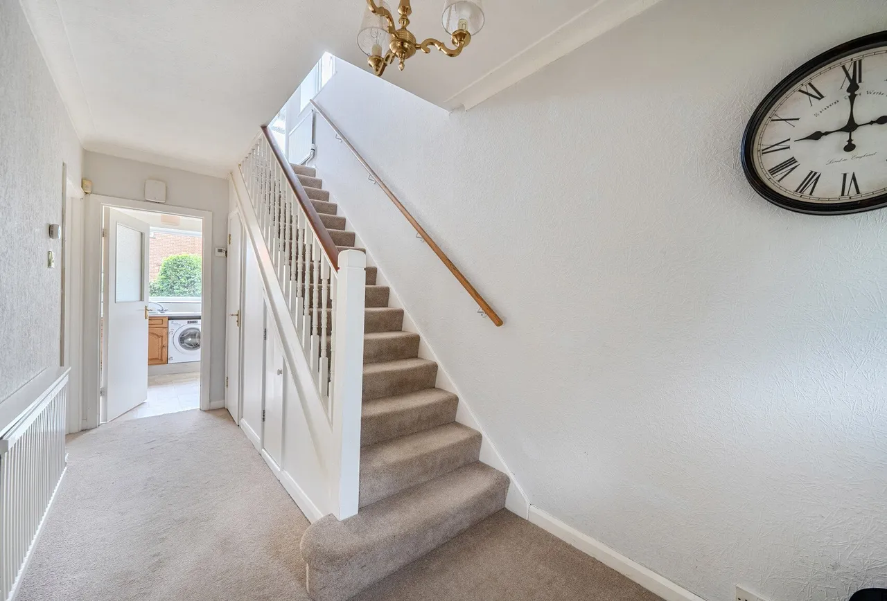 Downfield, Worcester Park, KT4 7LE, photo 4