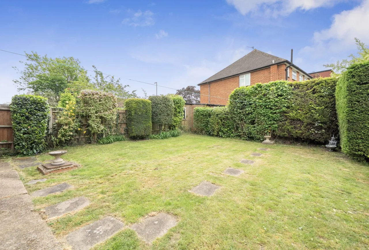Downfield, Worcester Park, KT4 7LE, photo 16
