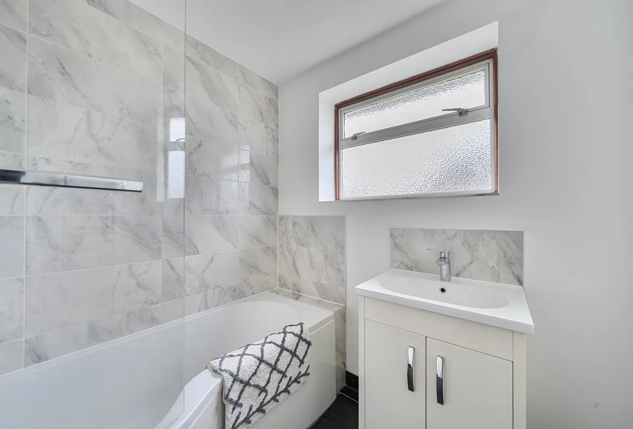 Downfield, Worcester Park, KT4 7LE, photo 15