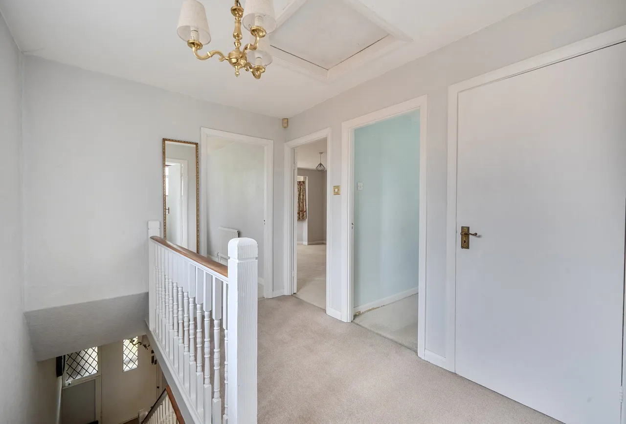 Downfield, Worcester Park, KT4 7LE, photo 10
