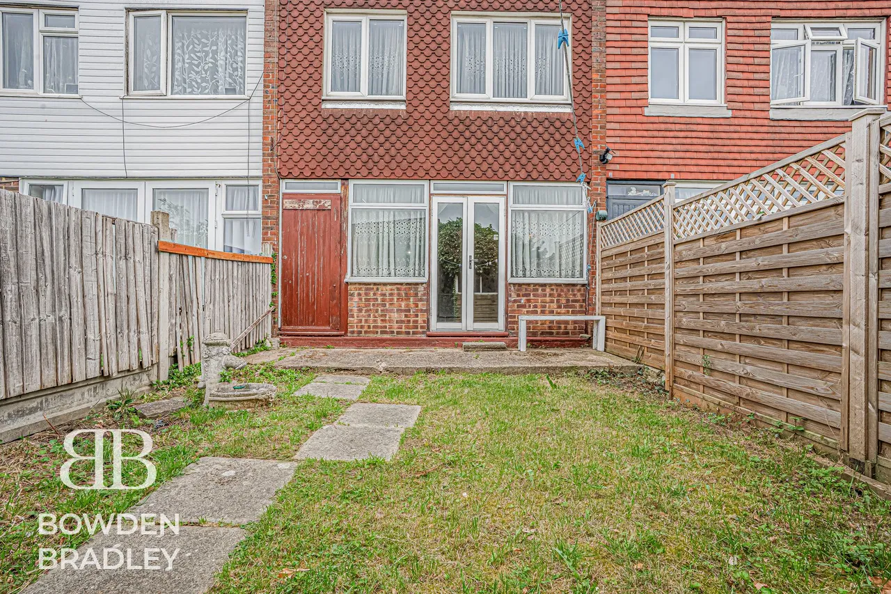 Woodman Path, Hainault, IG6, photo 12