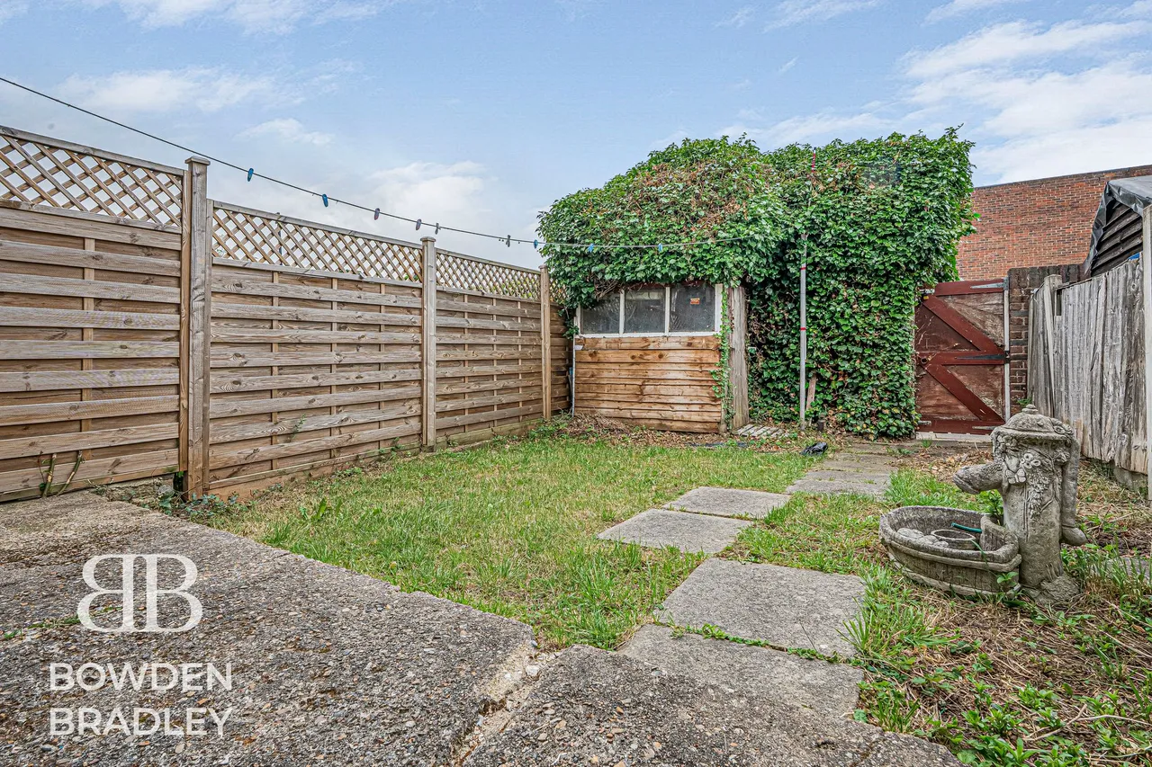 Woodman Path, Hainault, IG6, photo 11