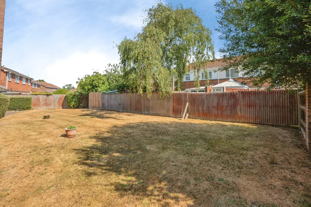 Dandelion Close, Gosport, PO13, photo 12