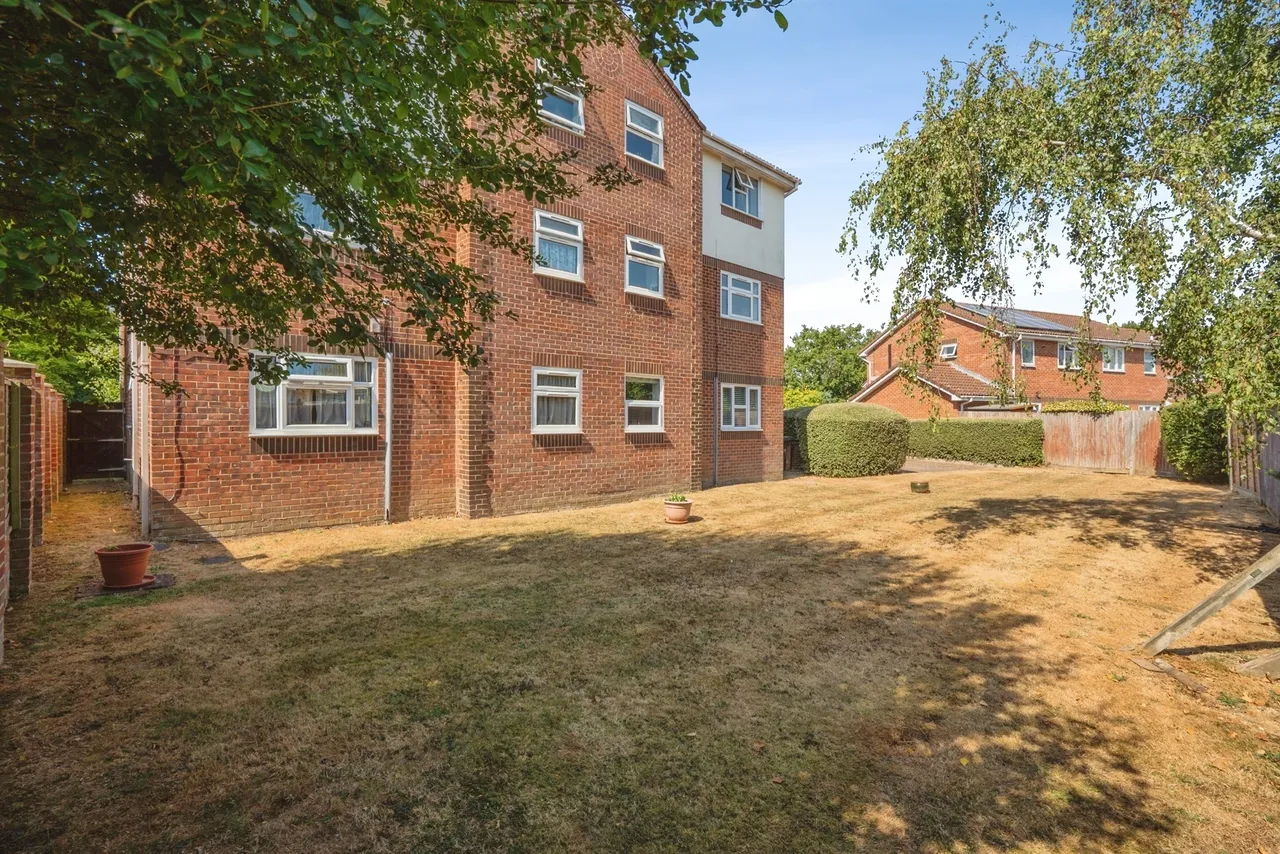 Dandelion Close, Gosport, PO13, photo 13