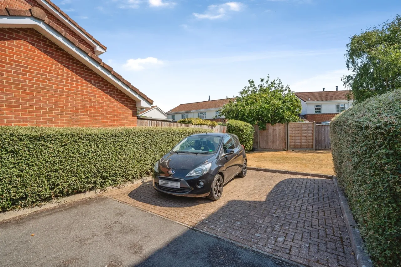 Dandelion Close, Gosport, PO13, photo 11