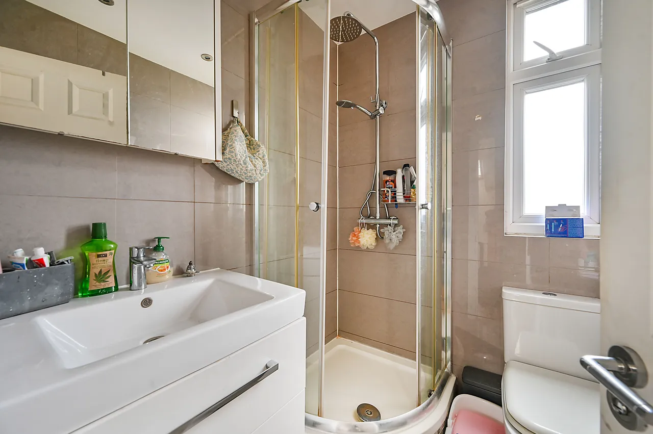 Flat 4, 60 Wesley Avenue, Park Royal, photo 4