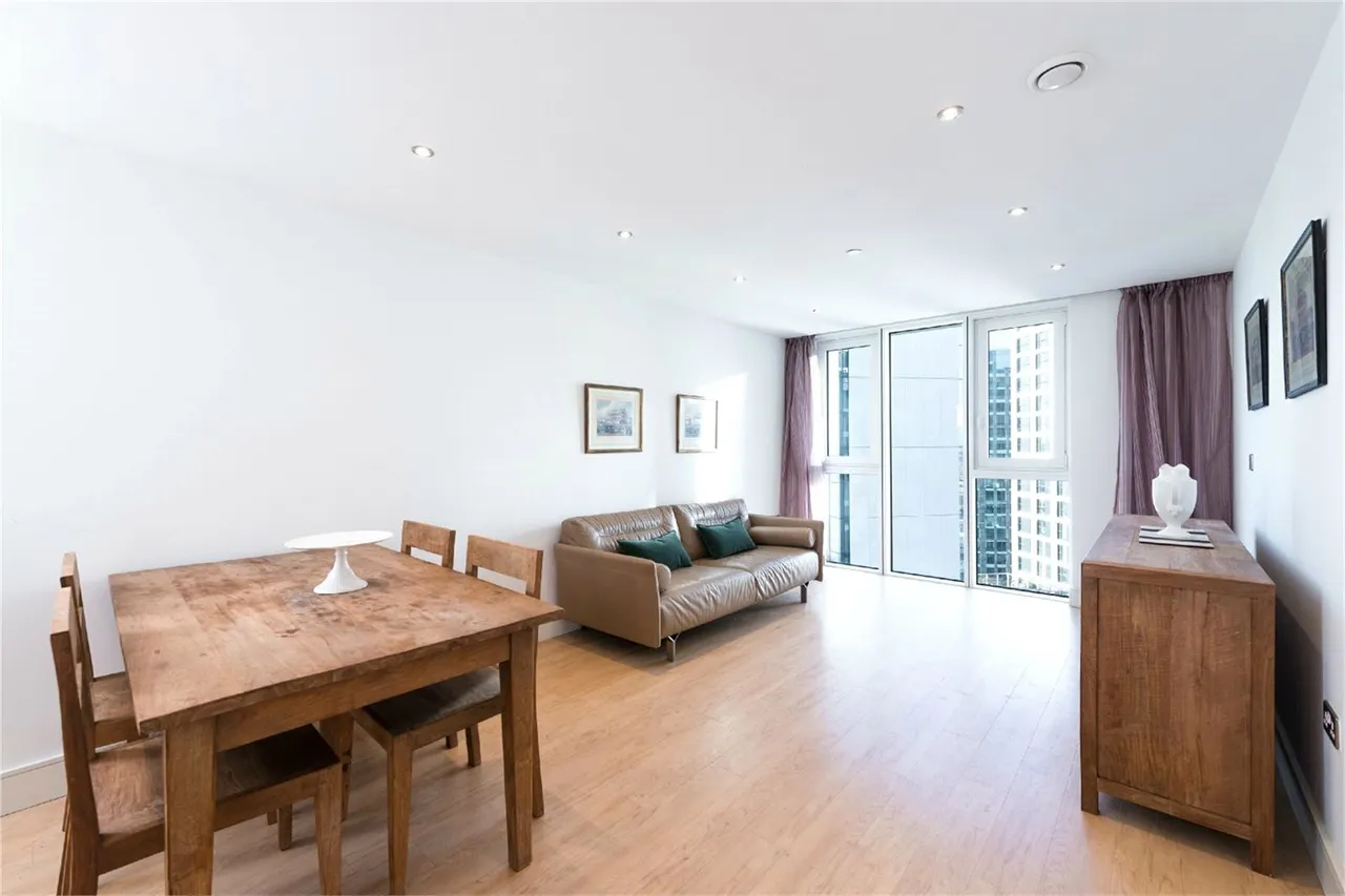 2 bed flat for sale, Alie Street, London, E1