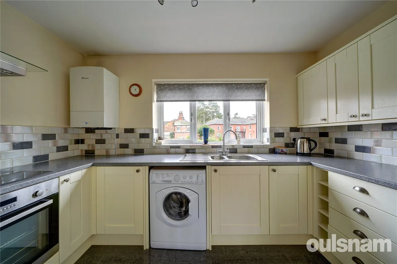 St. Georges Crescent, Droitwich, Worcestershire, WR9 8HJ, photo 11