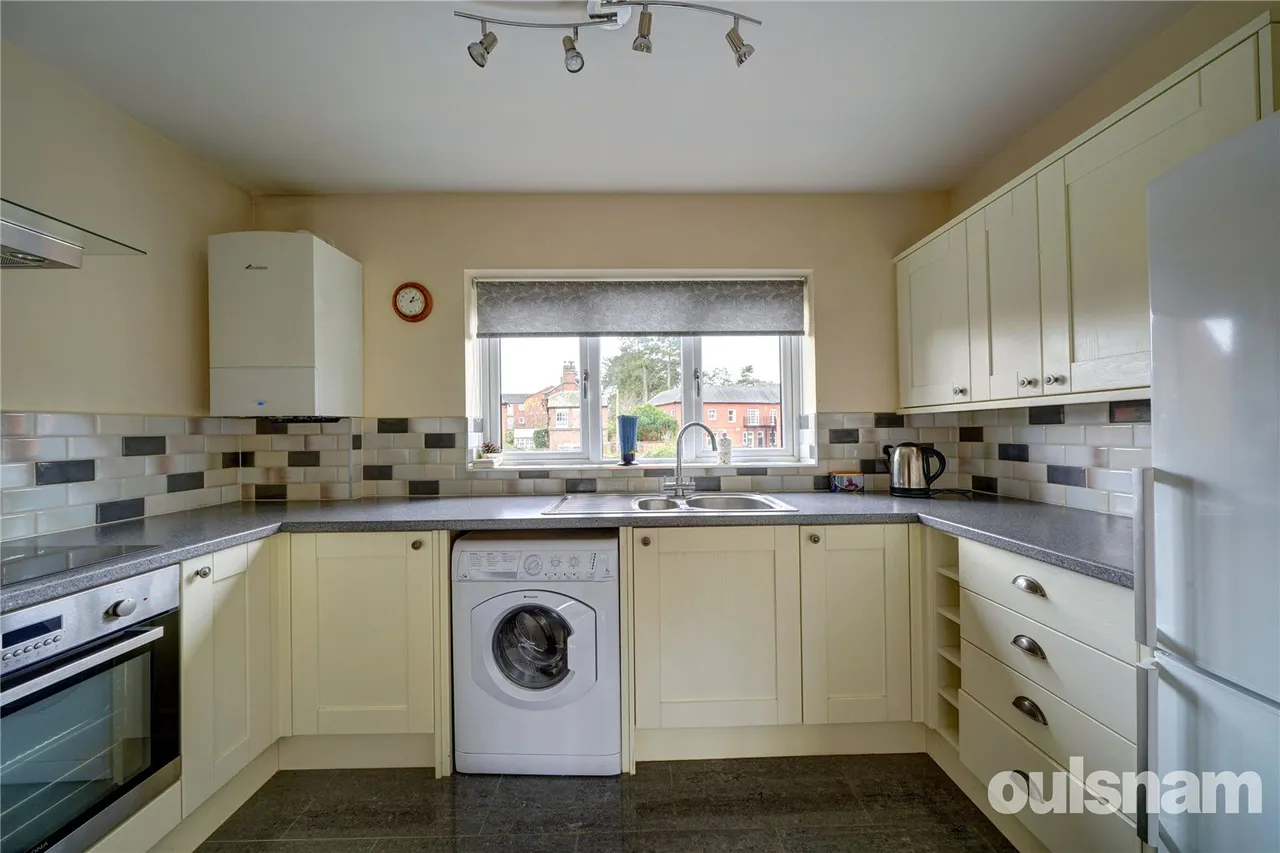 St. Georges Crescent, Droitwich, Worcestershire, WR9 8HJ, photo 3