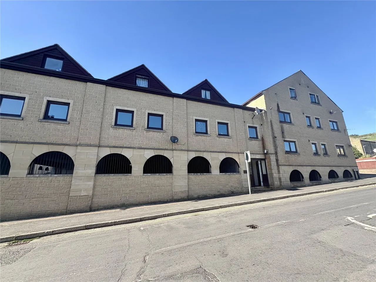 3 bed flat for sale — Butlers View, Boothtown, Halifax, West Yorkshire, HX3