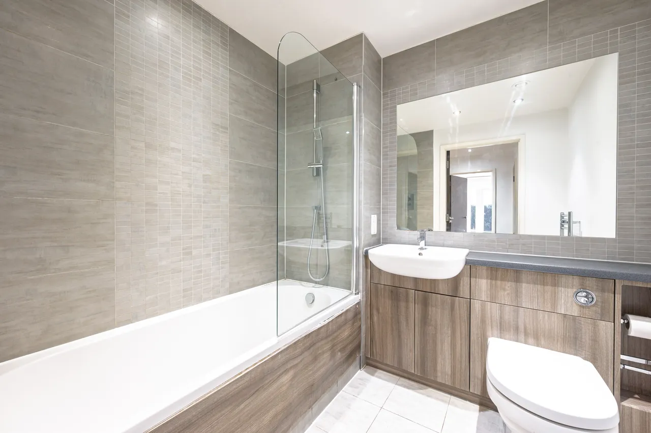 6 Empire House, 6 East Drive, London, photo 7