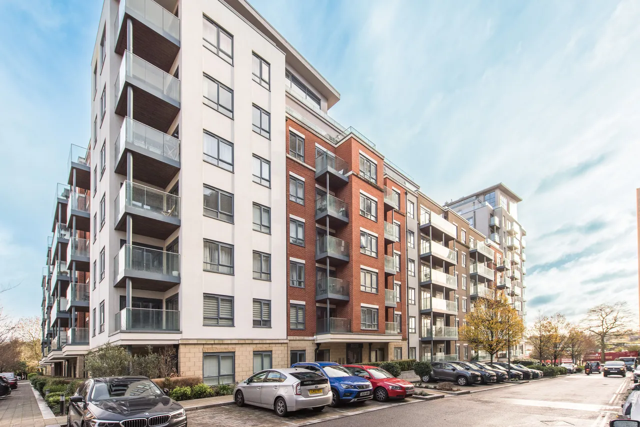 1 bed flat for sale — 6 Empire House, 6 East Drive, London