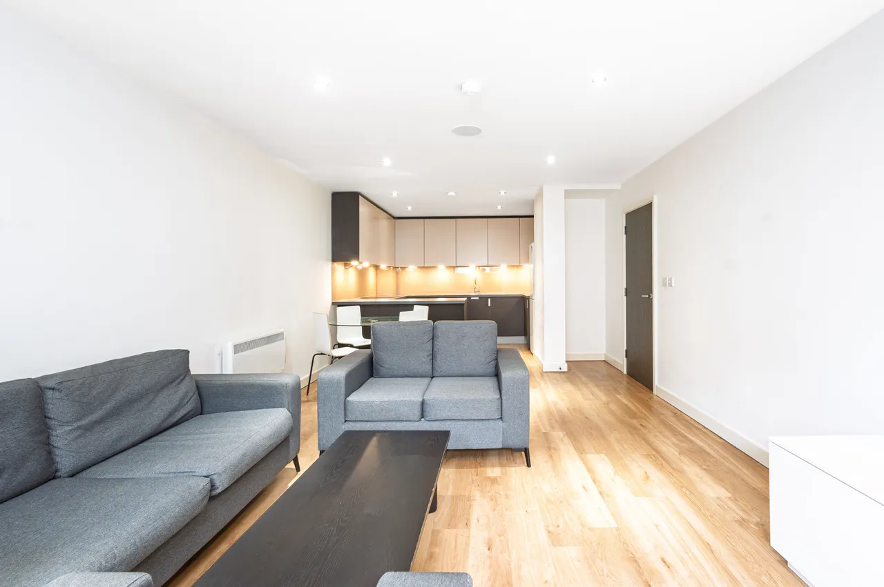 6 Empire House, 6 East Drive, London, photo 2
