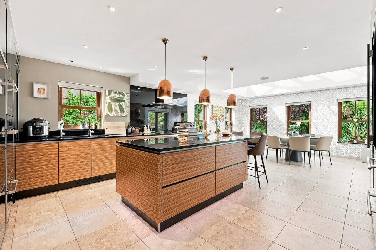 4 bed house for sale, Kingfisher Close, Hutton Mount, CM13