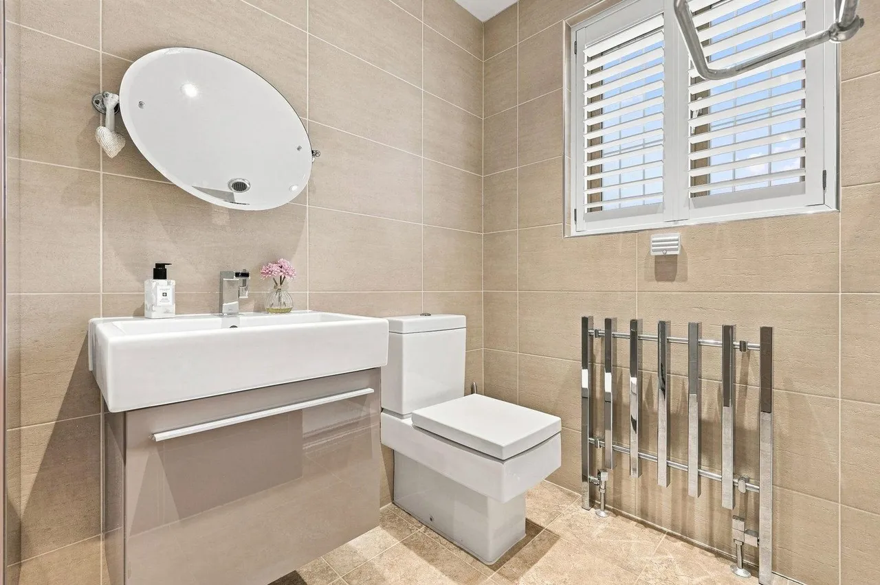 Kingfisher Close, Hutton Mount, CM13, photo 27