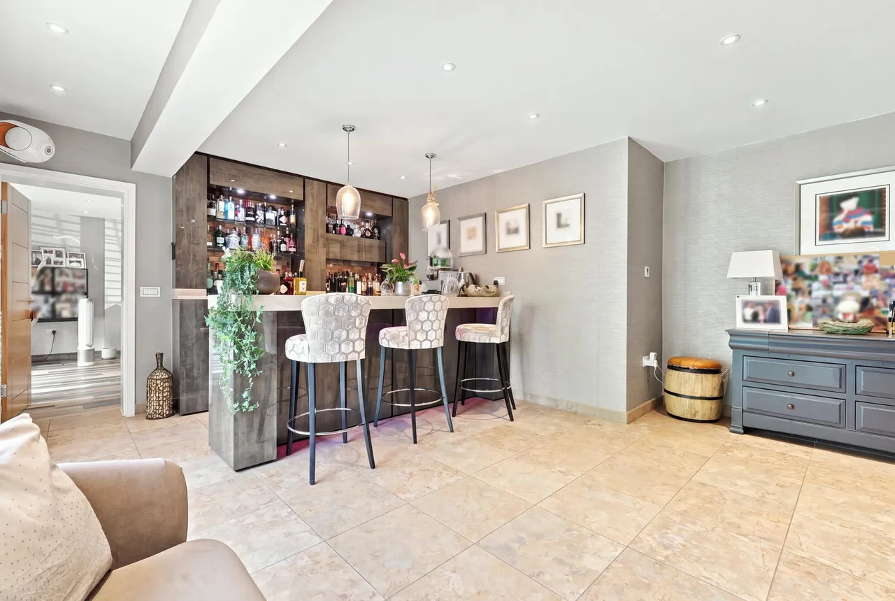 Kingfisher Close, Hutton Mount, CM13, photo 11