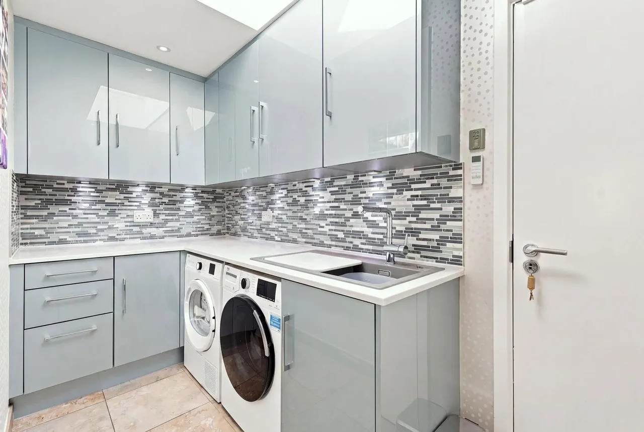 Kingfisher Close, Hutton Mount, CM13, photo 18
