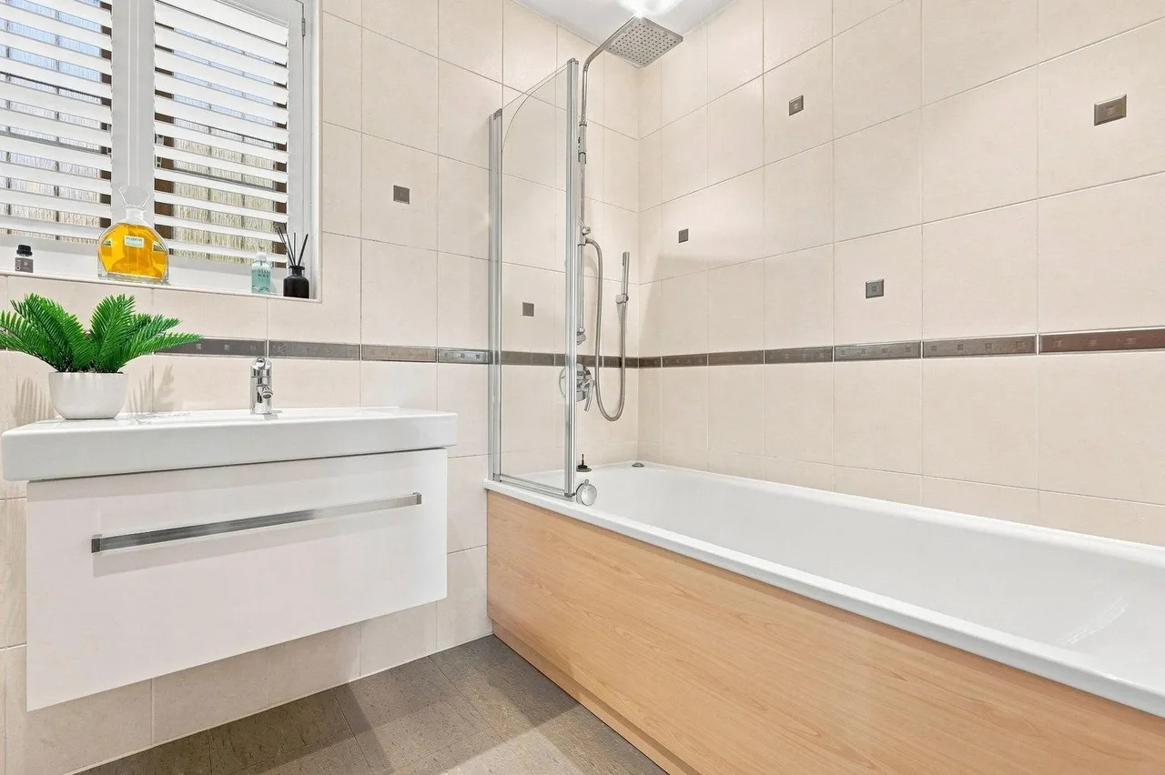 Kingfisher Close, Hutton Mount, CM13, photo 31