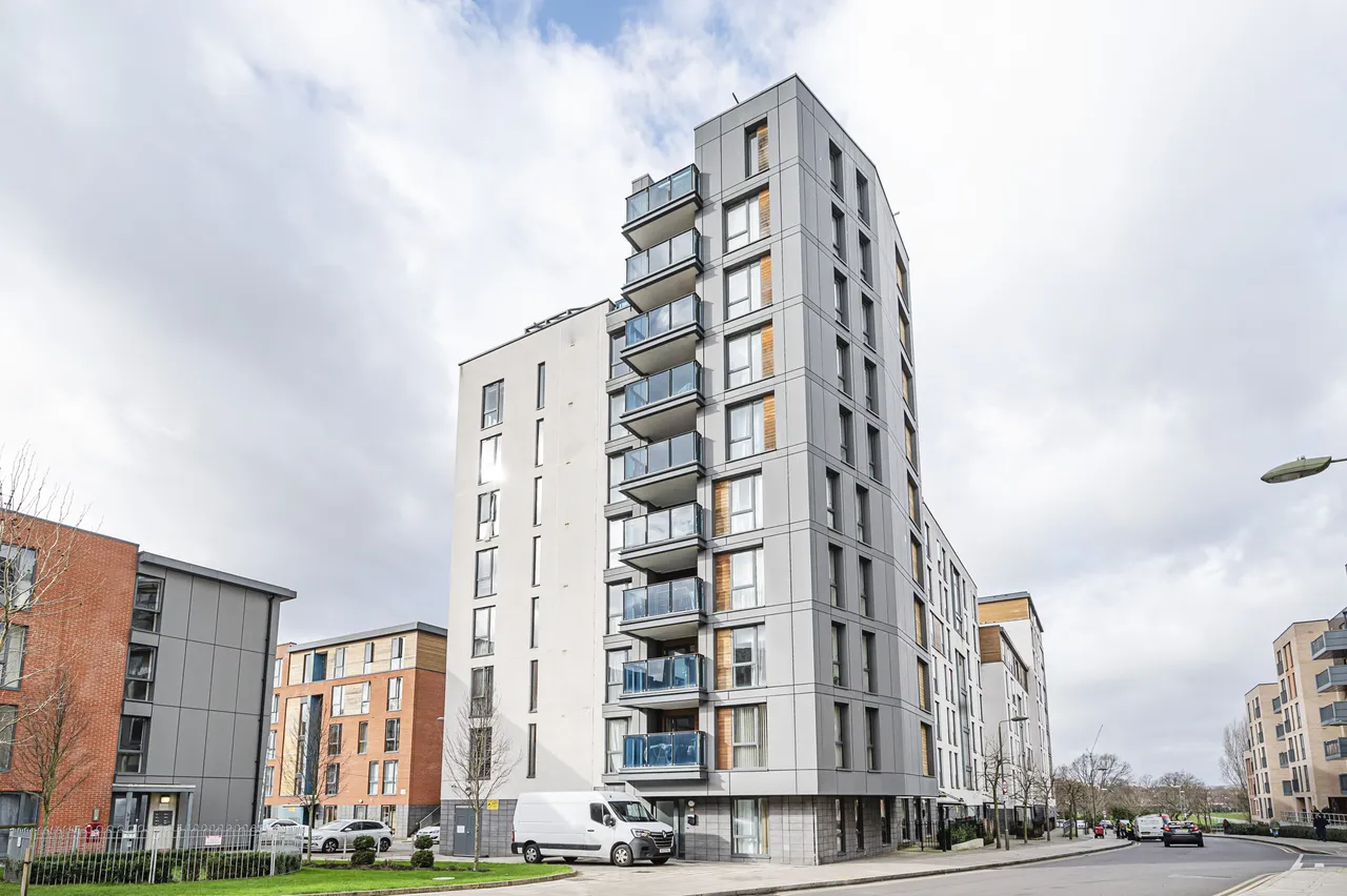Flat 10, Felix Court, 11 Charcot Road, London, photo 11