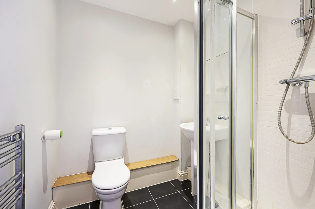 Flat 10, Felix Court, 11 Charcot Road, London, photo 7