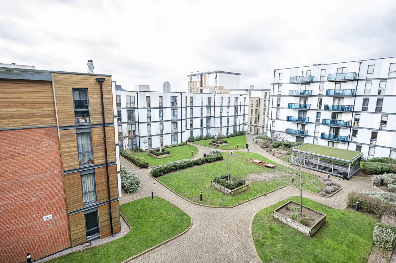 Flat 10, Felix Court, 11 Charcot Road, London, photo 10