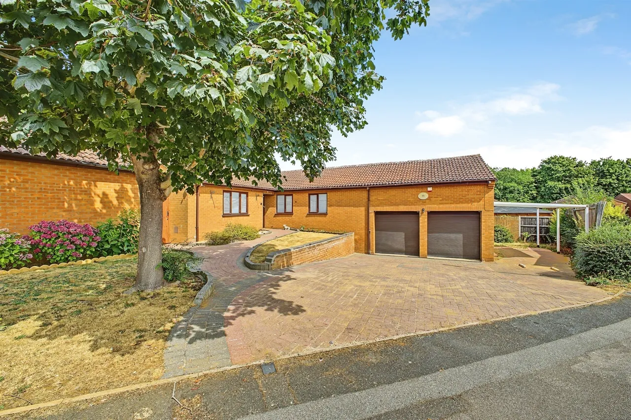 4 bed house for sale — Berrydale, Northampton