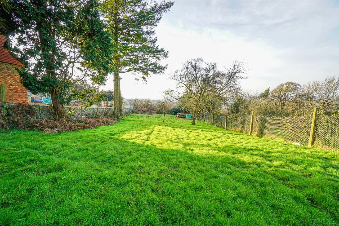 Winchelsea Road, Guestling, photo 9