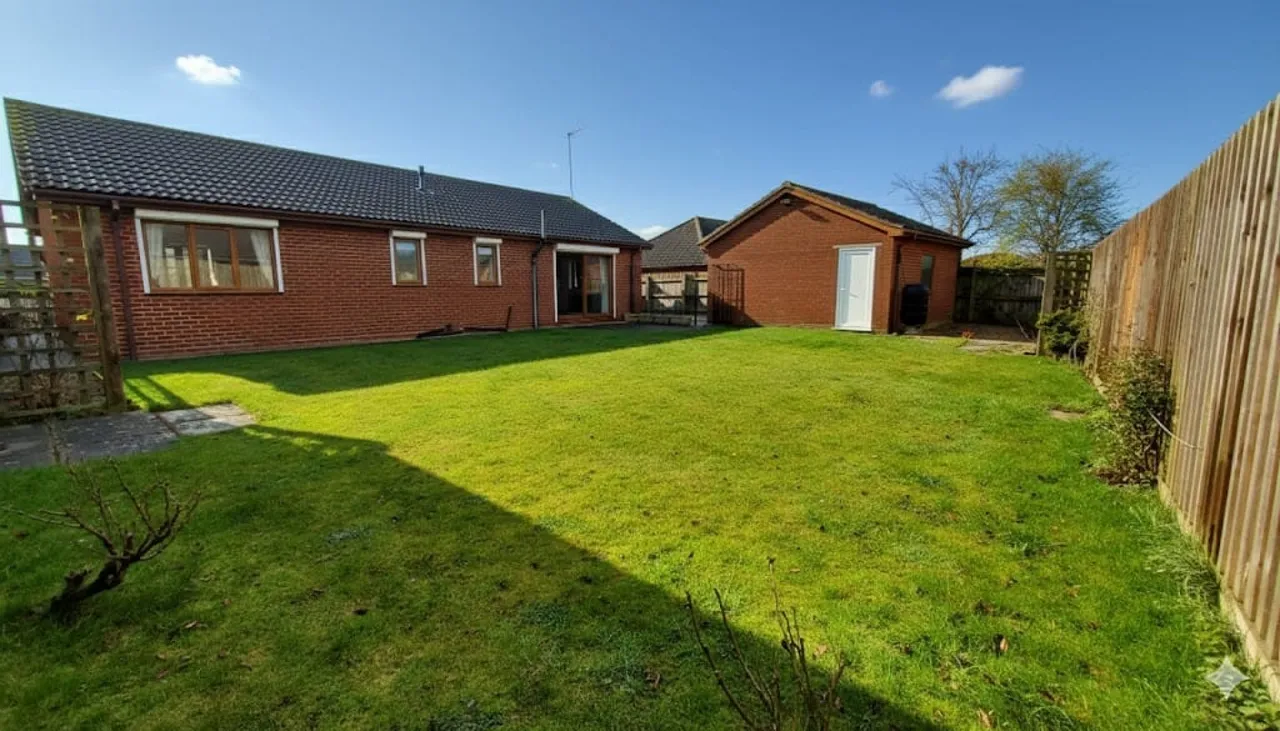 Lilac Close, Bourne, PE10, photo 16