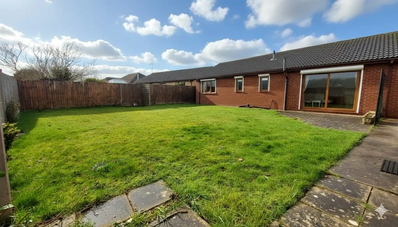 Lilac Close, Bourne, PE10, photo 18