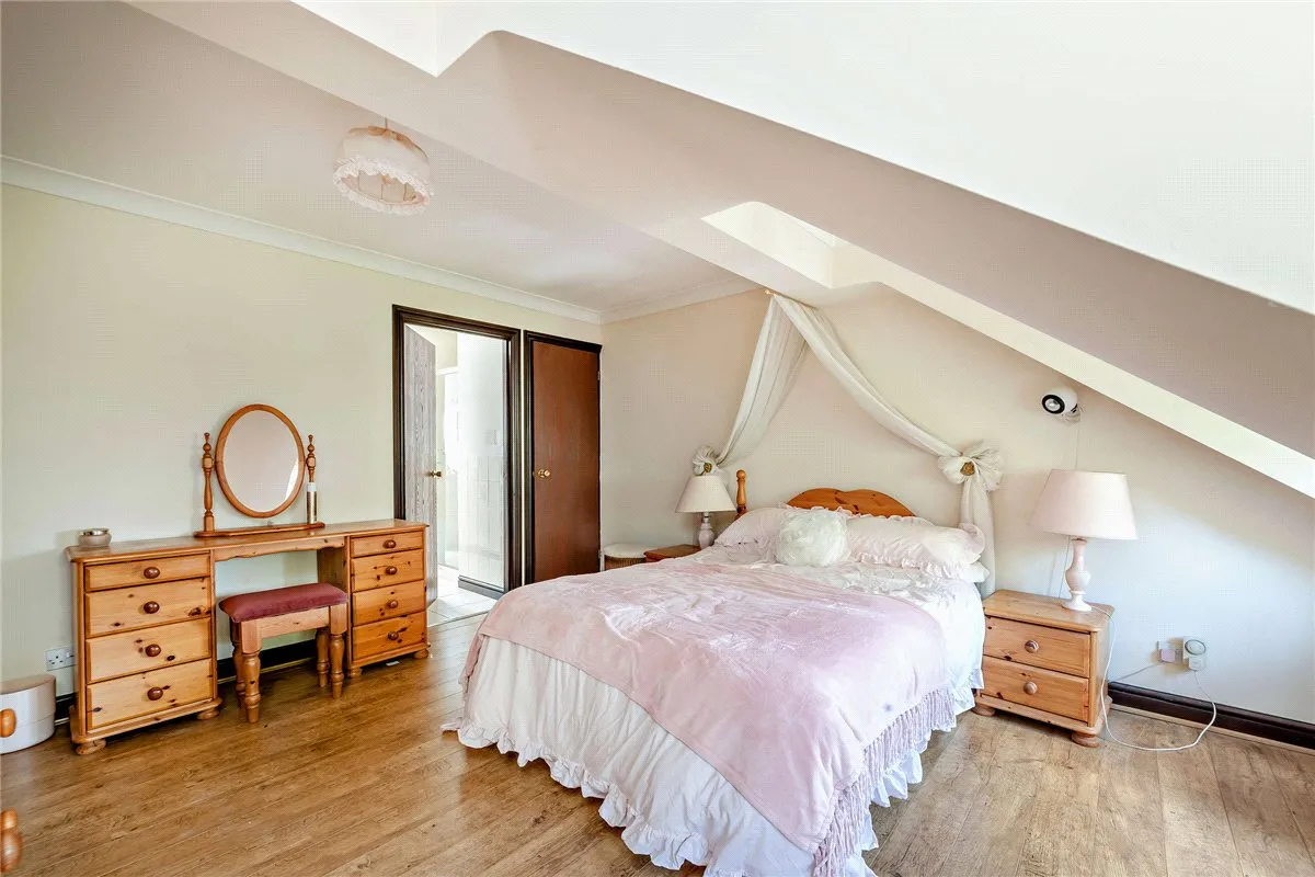 Harewood Drive, Cold Ash, RG18, photo 15