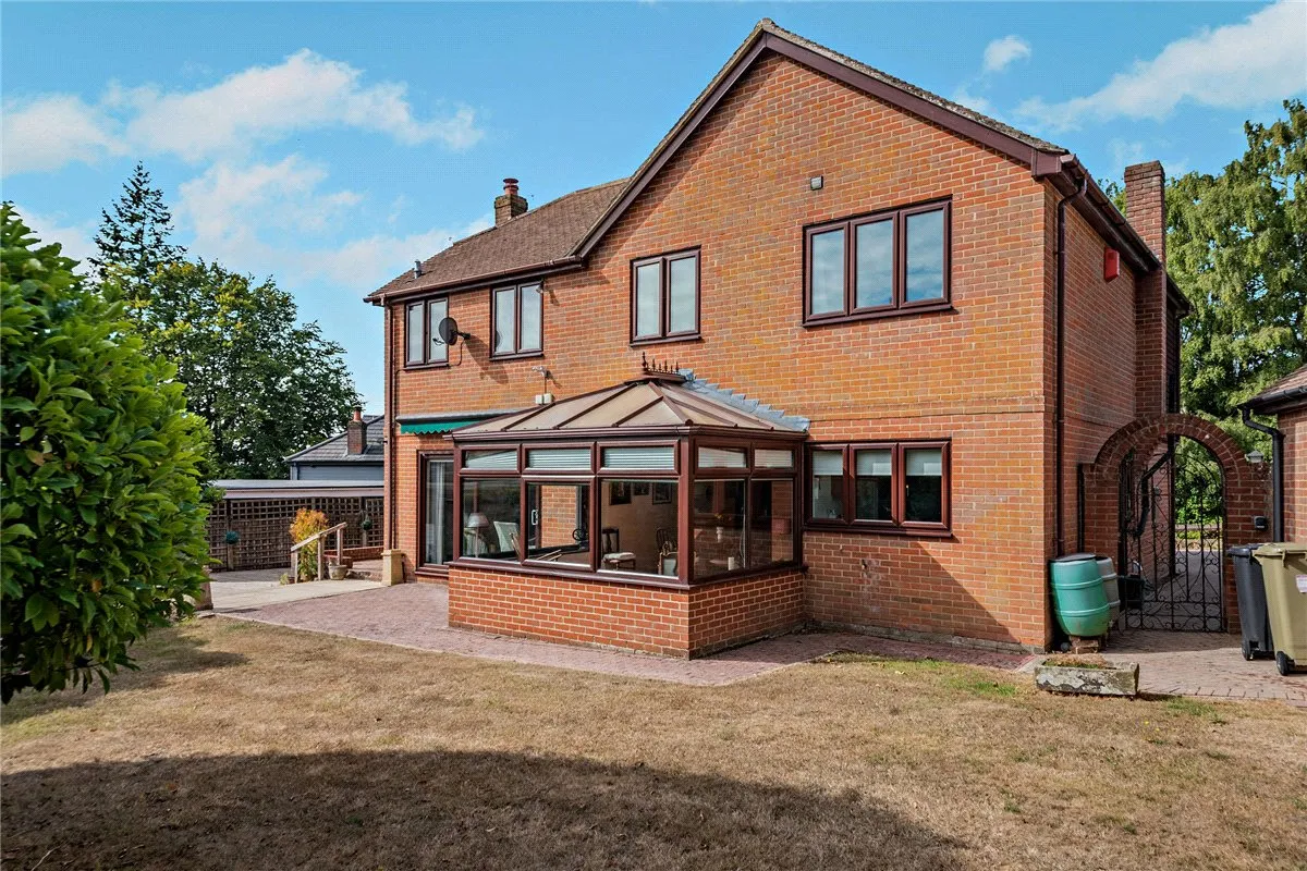 Harewood Drive, Cold Ash, RG18, photo 21