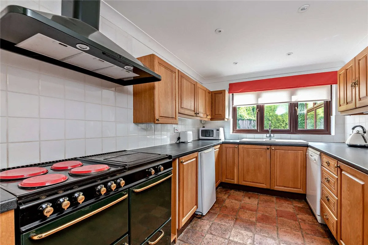 Harewood Drive, Cold Ash, RG18, photo 3