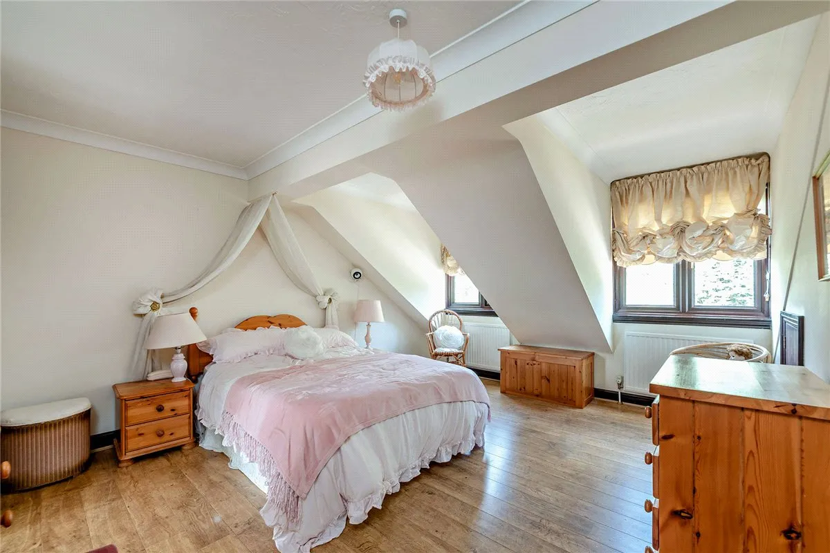 Harewood Drive, Cold Ash, RG18, photo 14