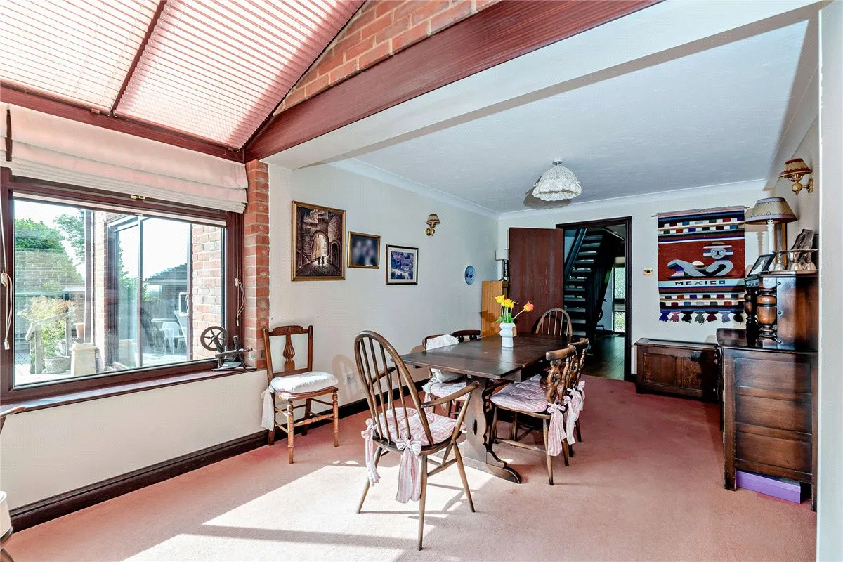 Harewood Drive, Cold Ash, RG18, photo 6