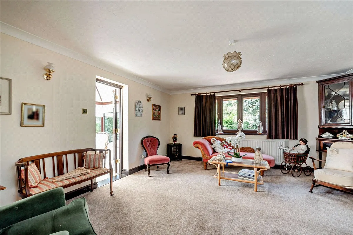 Harewood Drive, Cold Ash, RG18, photo 9