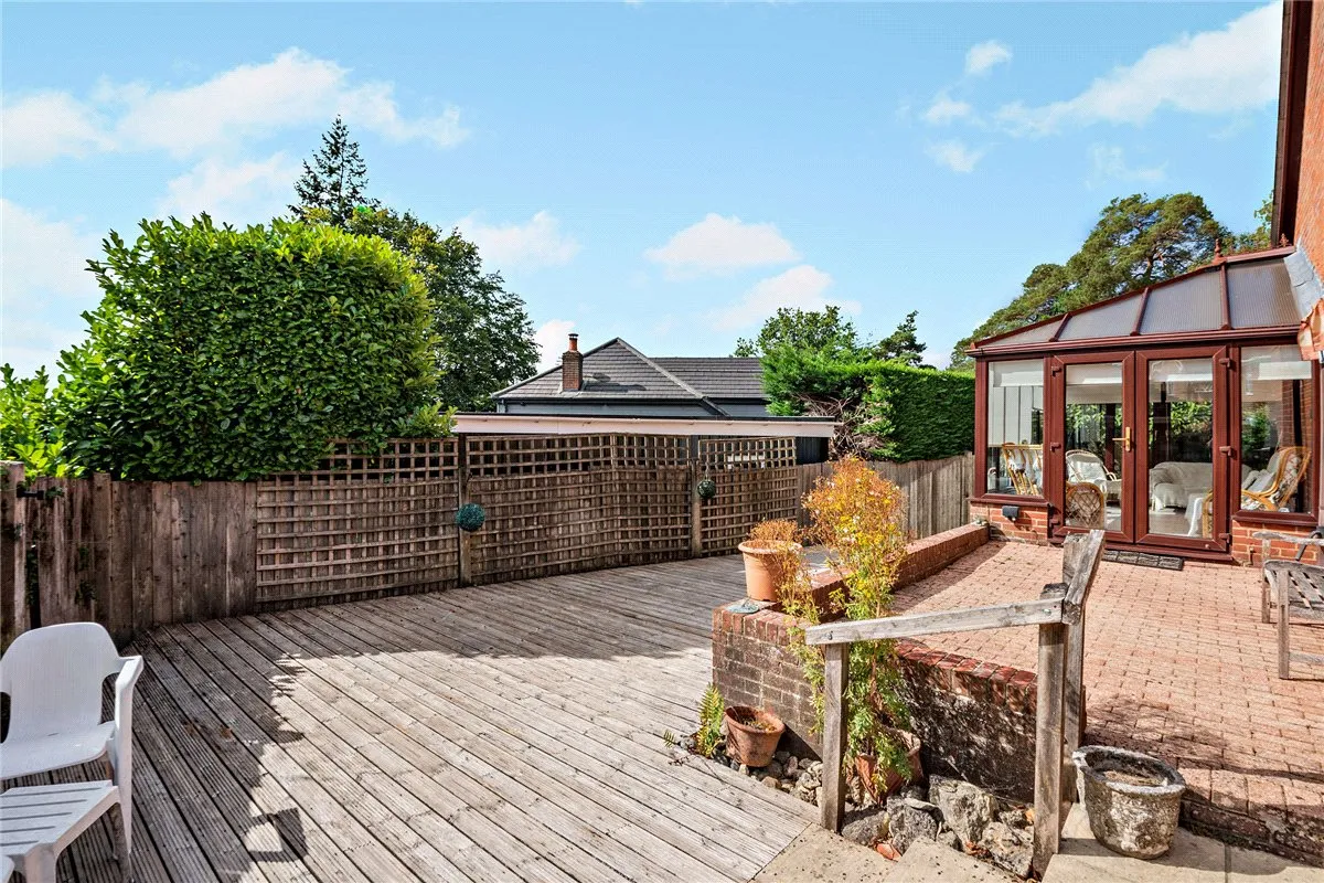 Harewood Drive, Cold Ash, RG18, photo 25
