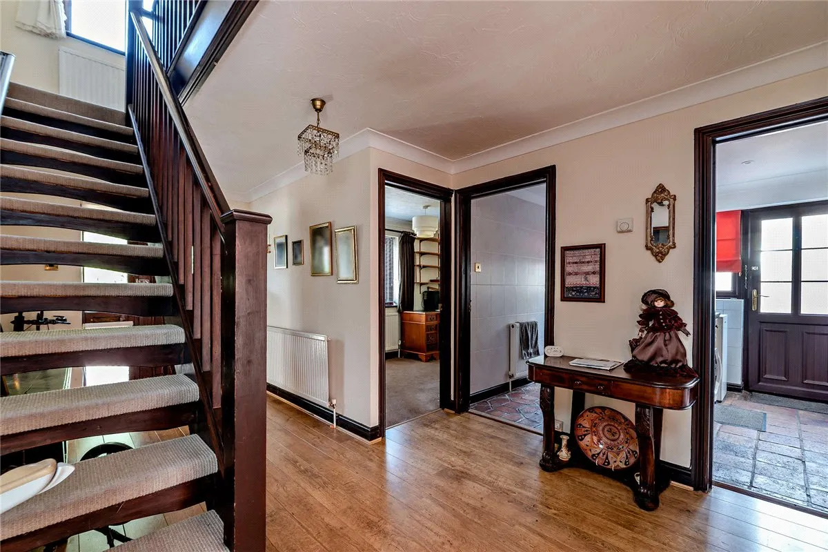 Harewood Drive, Cold Ash, RG18, photo 12