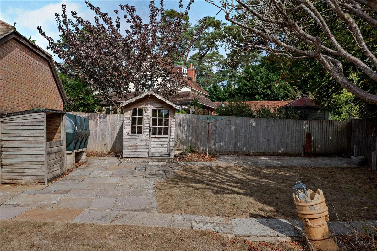 Harewood Drive, Cold Ash, RG18, photo 24