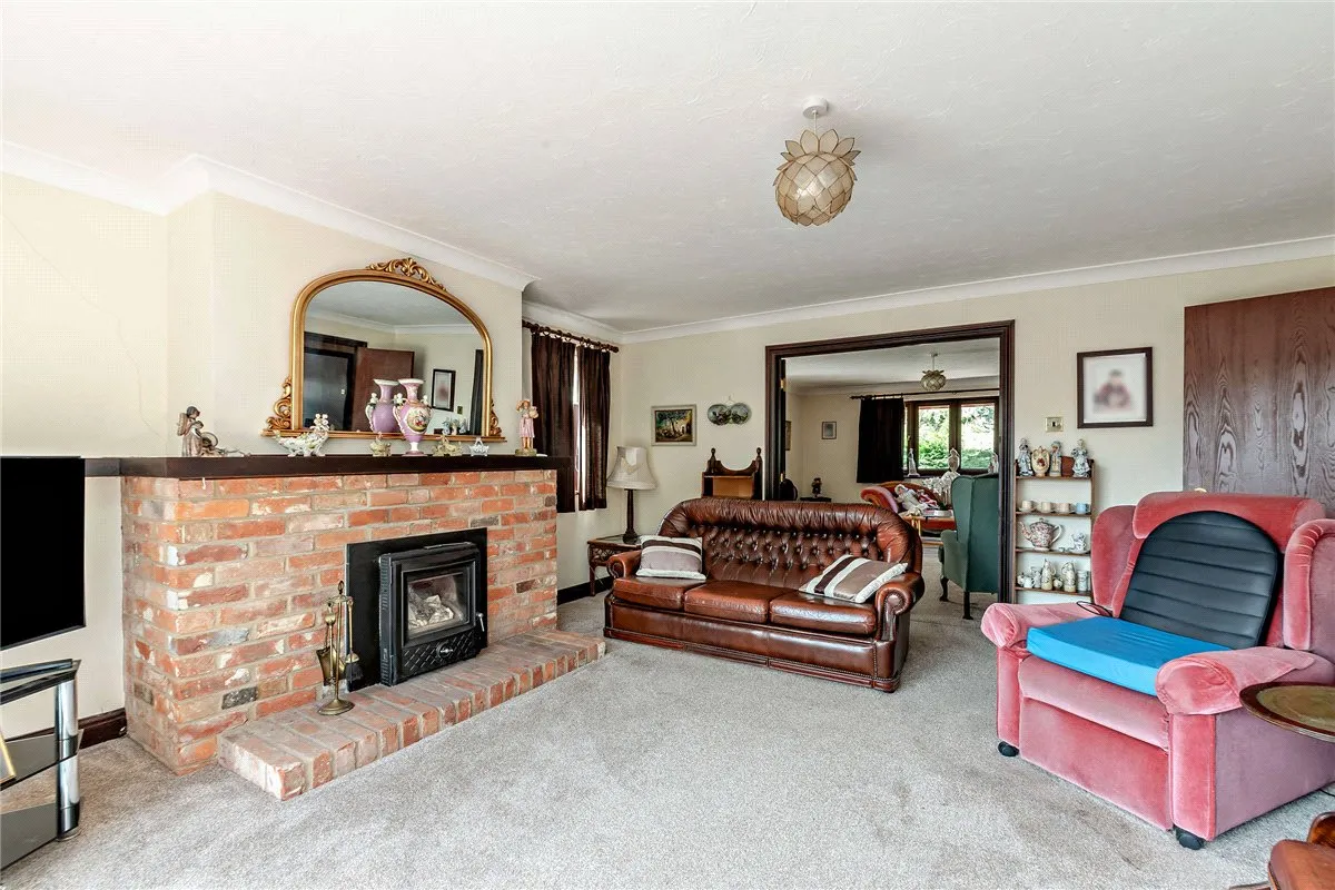 Harewood Drive, Cold Ash, RG18, photo 8