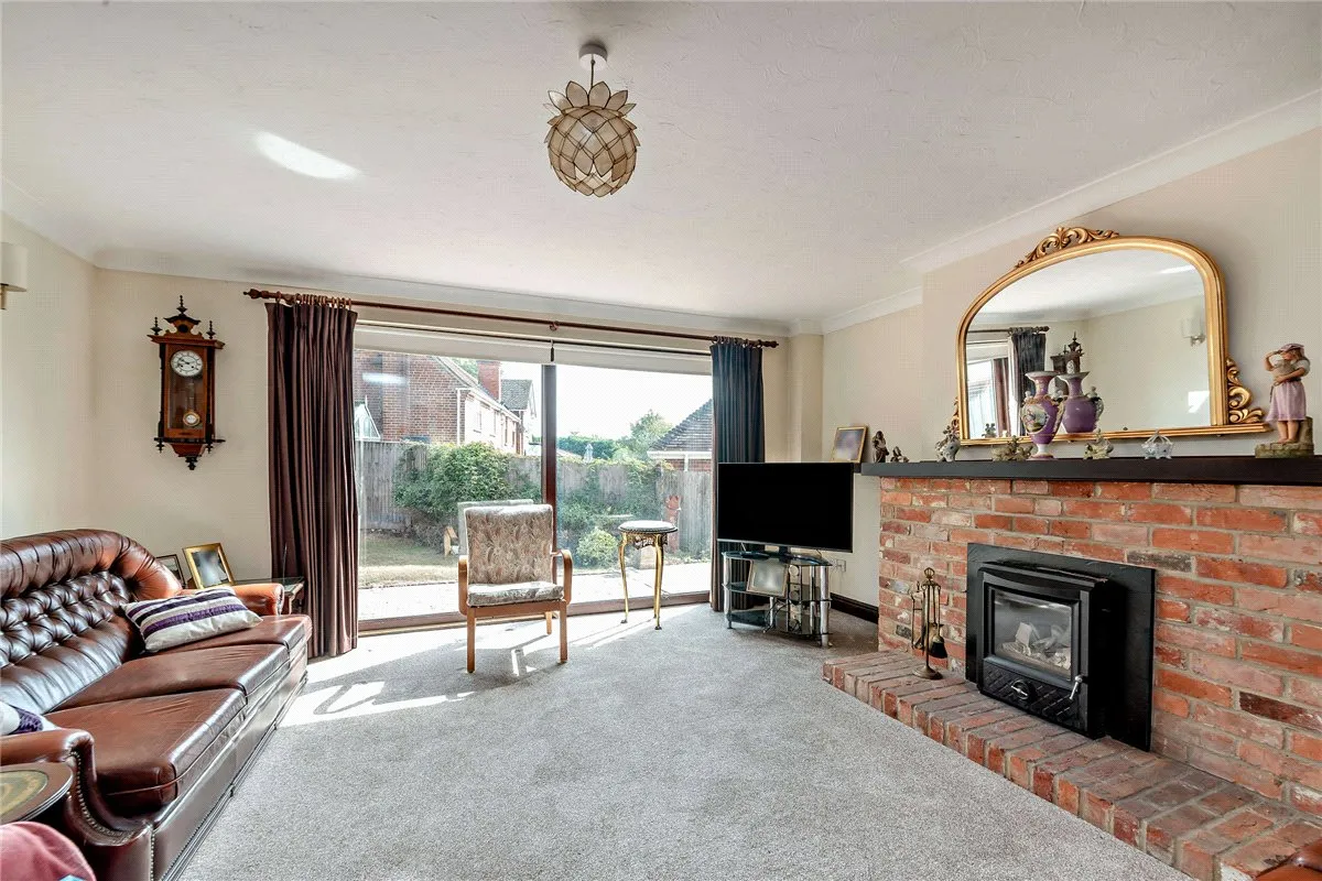 Harewood Drive, Cold Ash, RG18, photo 7