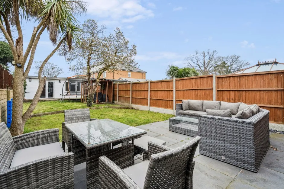 Parkfield Avenue, Hillingdon, UB10, photo 17
