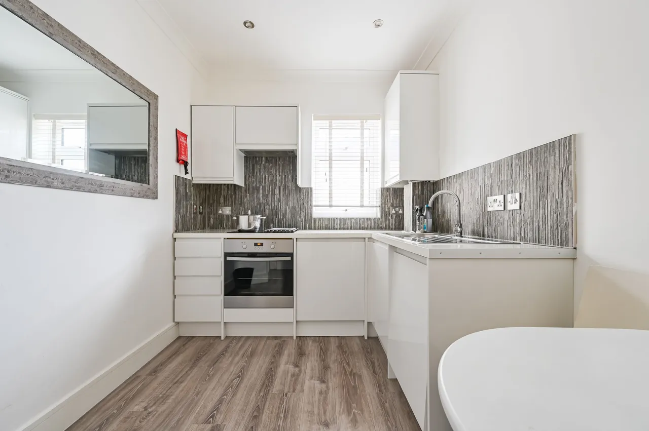 Flat C1, 10 High Road, London, photo 4