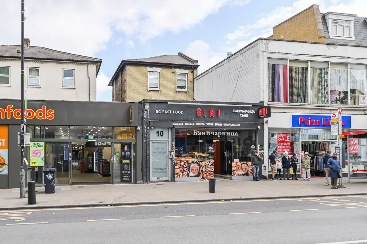 Flat C1, 10 High Road, London, photo 3