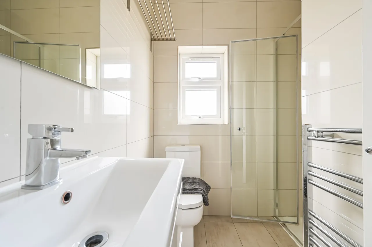 Flat C1, 10 High Road, London, photo 7