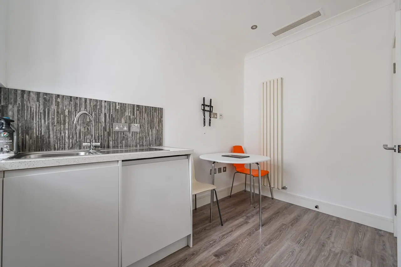 Flat C1, 10 High Road, London, photo 5