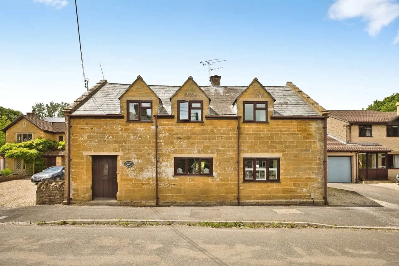 3 bed house for sale, Over Stratton, TA13