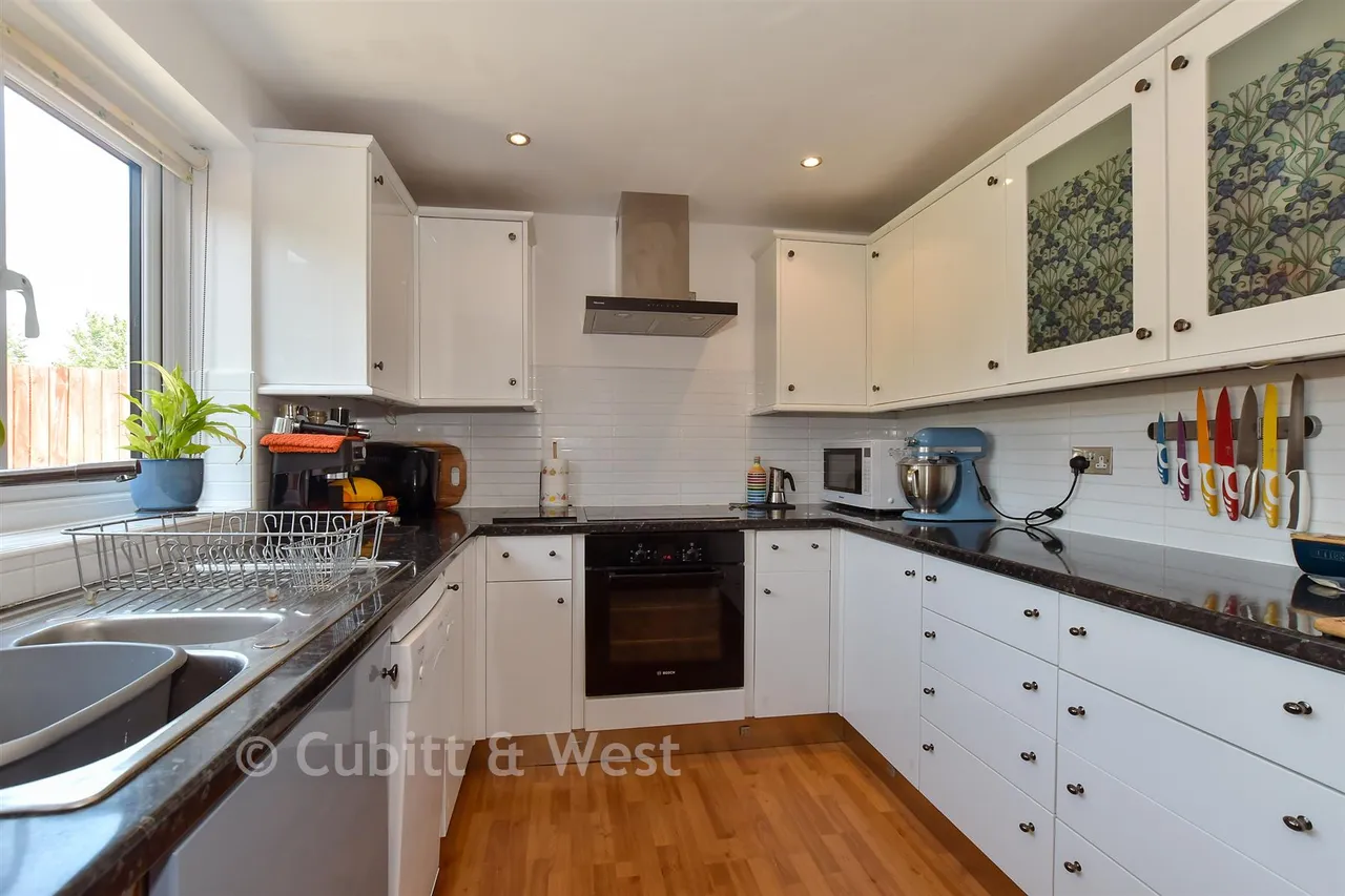 Ifield Road, West Green, RH11, photo 4